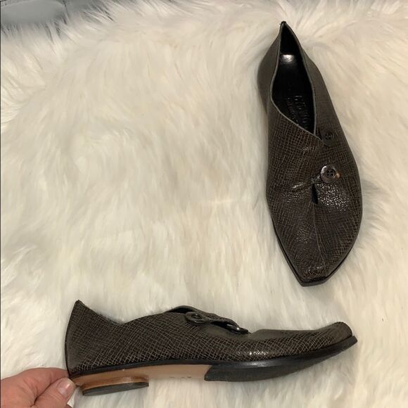 Cydwoq Two-Button Gray Handmade Oxford NWOT 36.5/6 - Picture 1 of 7